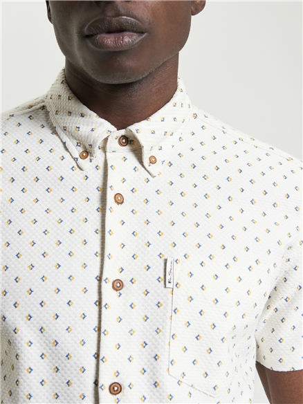 Short Sleeve Split Geo Print Shirt