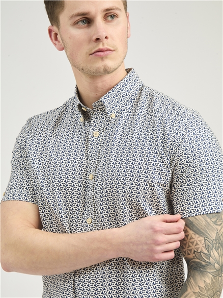 Short Sleeve Geo Wave Print Shirt