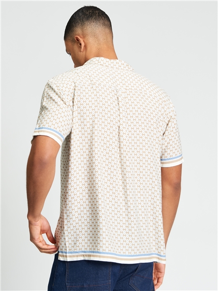 Short Sleeve Geo Border Print Shirt in Sand
