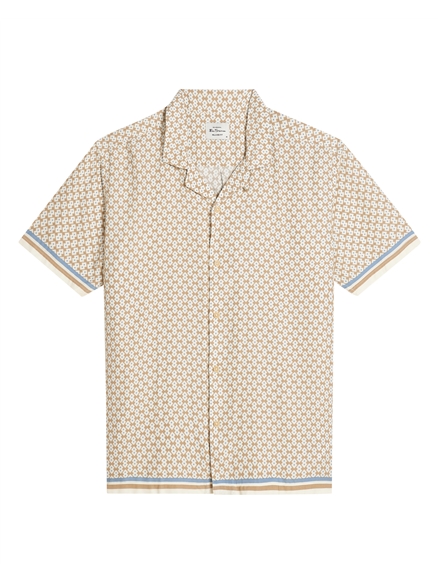 Short Sleeve Geo Border Print Shirt in Sand