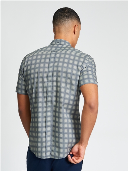 Short Sleeve Gradient Print Shirt in Indigo