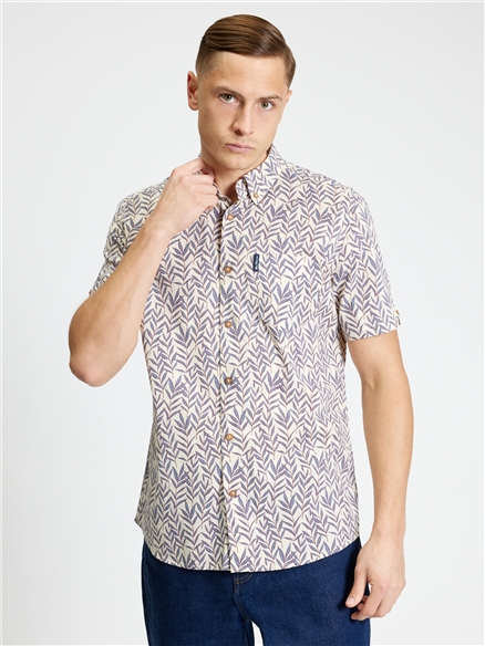 Short Sleeve Leaf Print Shirt in Oyster White