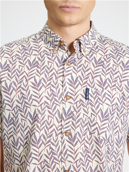Short Sleeve Leaf Print Shirt in Oyster White