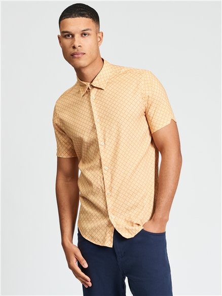 Short Sleeve Linear Geo Print Shirt in New Gold