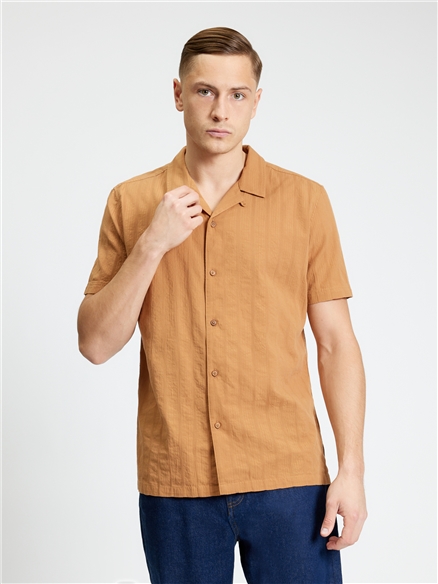 Short Sleeve Seersucker Texture Shirt in Fawn