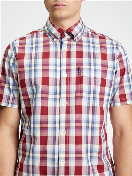 Short Sleeve Classic Check Shirt in Bordeaux