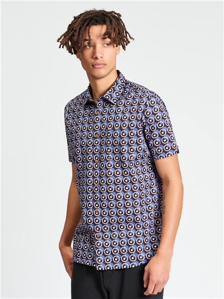 Short Sleeve Geo Spot Print Shirt in Coffee