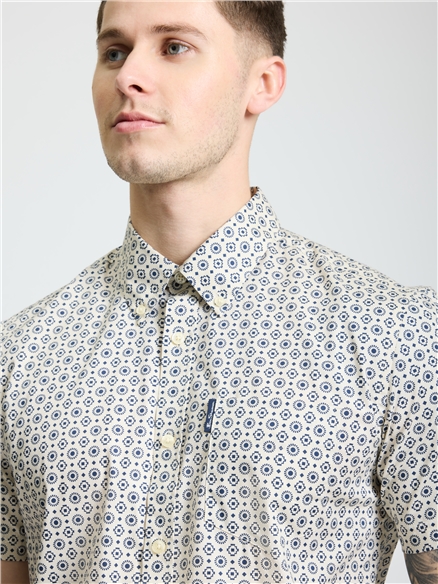 Short Sleeve Block Geo Print Shirt in Fog