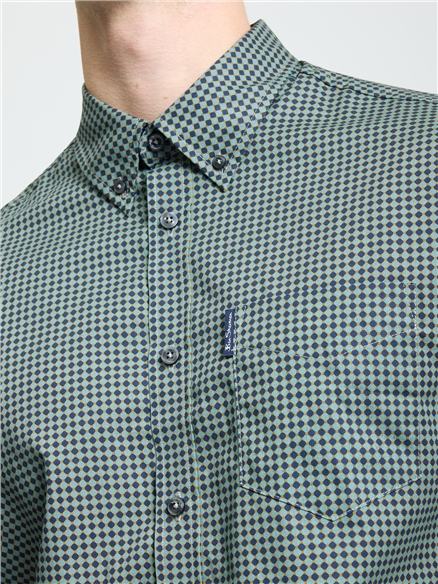Short Sleeve Geo Print Shirt in Pale Khaki