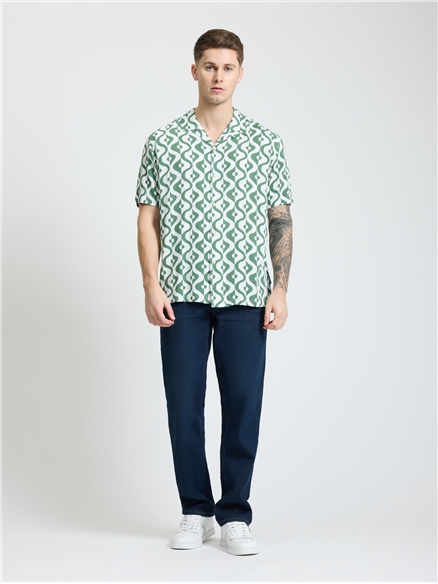 Short Sleeve Carnaby Geo Print Shirt in Forest