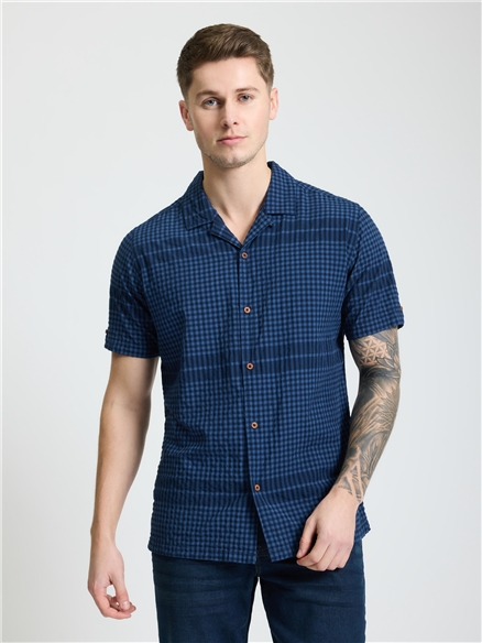 Short Sleeve Seersucker Gingham Shirt in Dark Navy