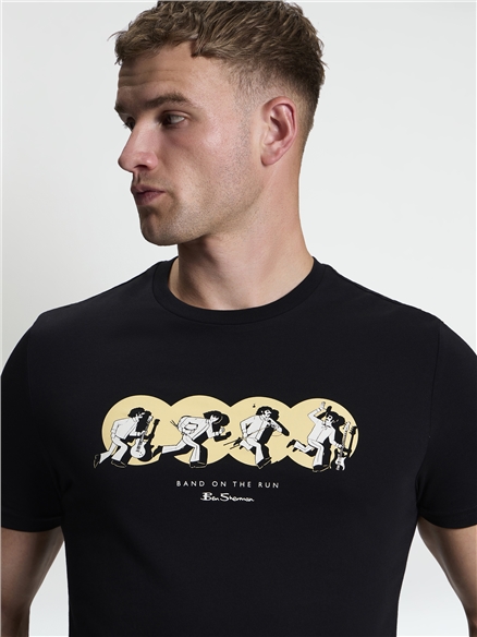 Short Sleeve Band On The Run in Black