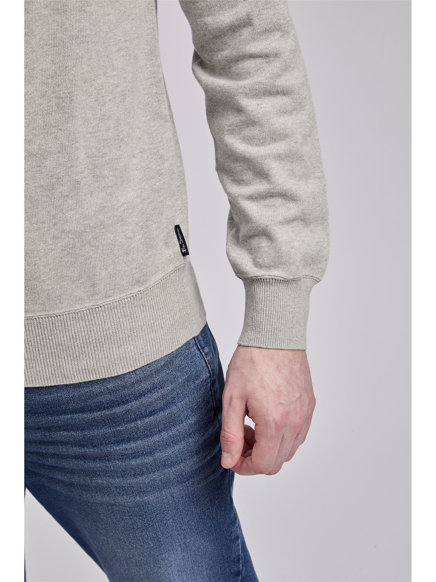 Crew Neck Jumper with Shoulder Stitch
