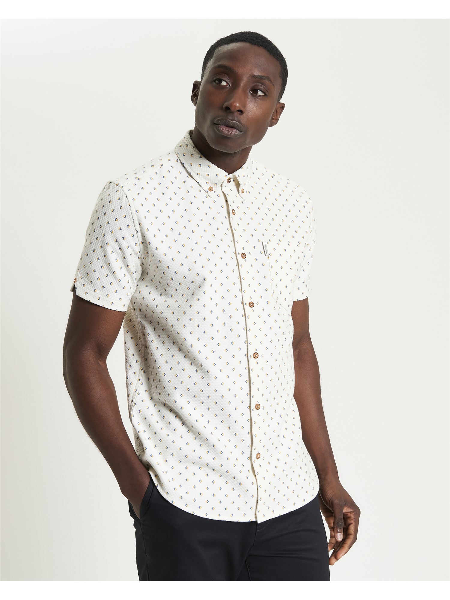 Short Sleeve Split Geo Print Shirt
