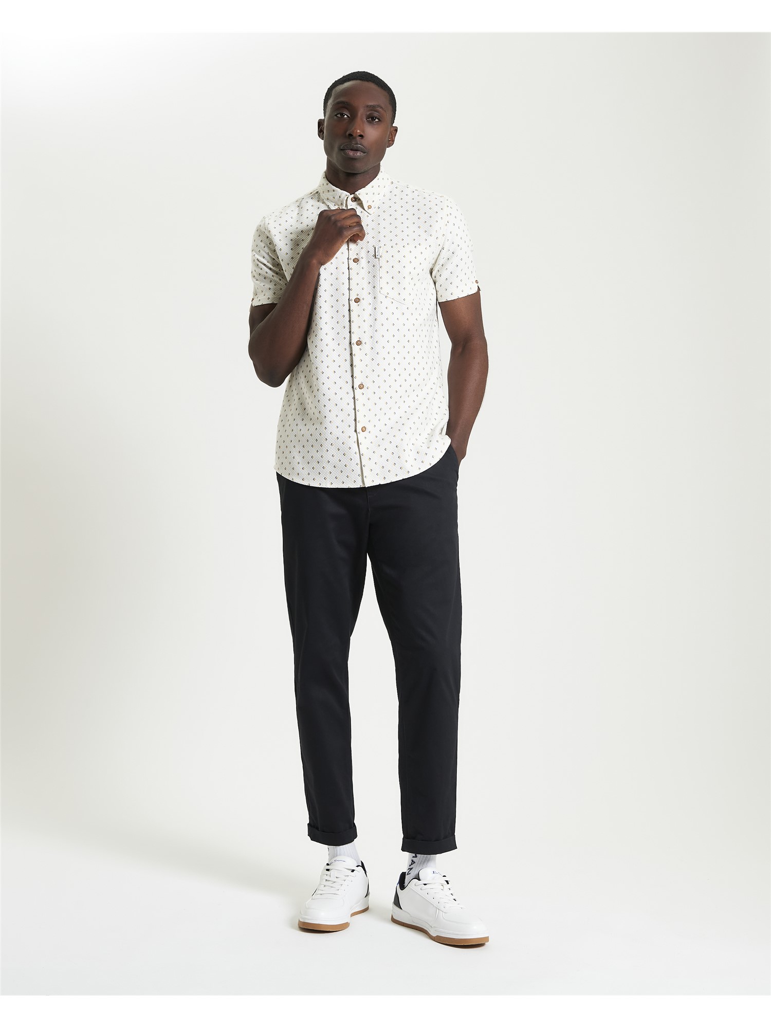 Short Sleeve Split Geo Print Shirt