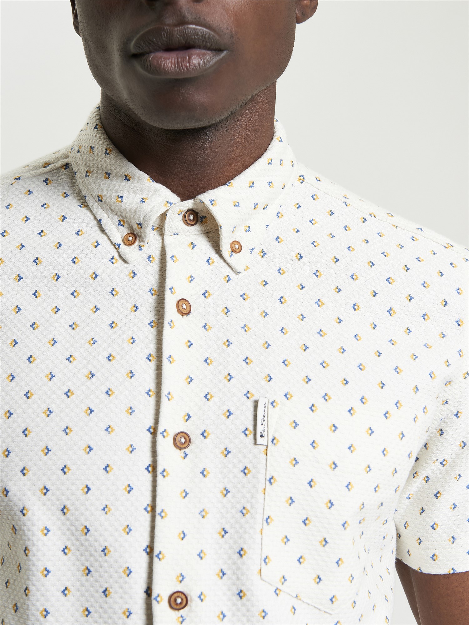 Short Sleeve Split Geo Print Shirt