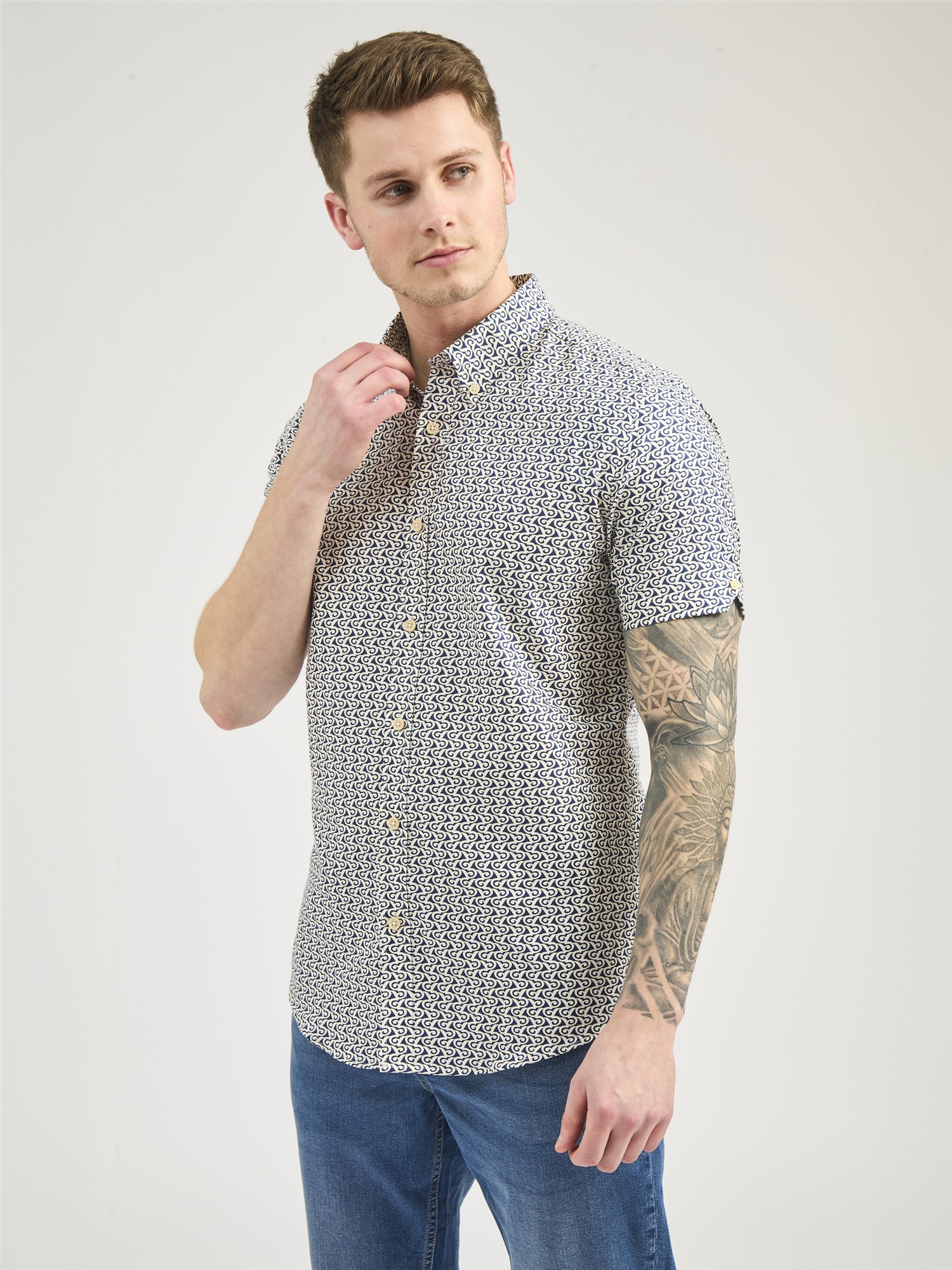 Short Sleeve Geo Wave Print Shirt