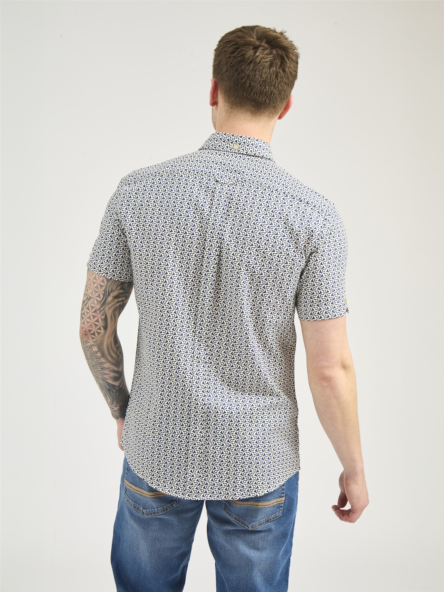 Short Sleeve Geo Wave Print Shirt