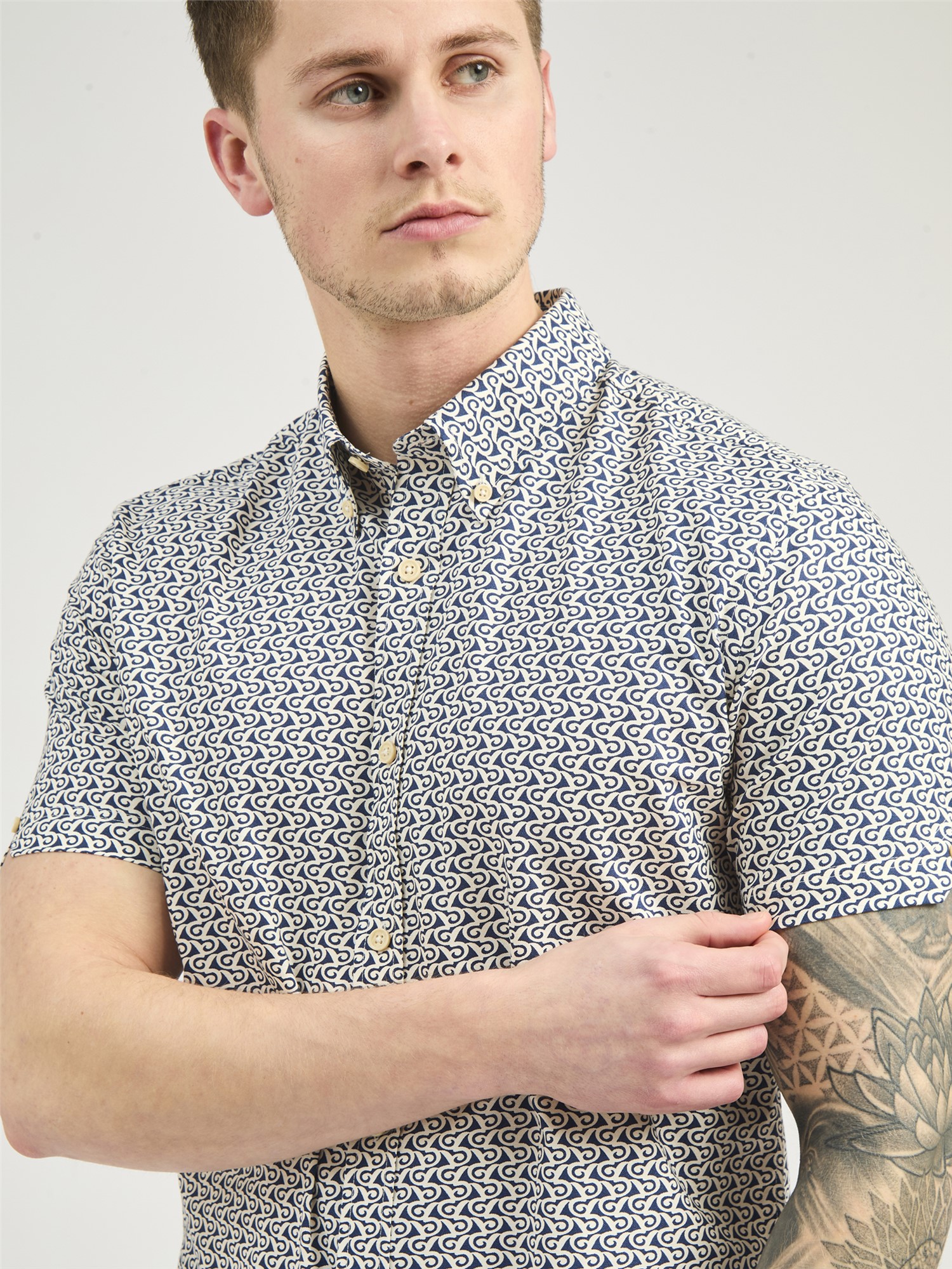 Short Sleeve Geo Wave Print Shirt