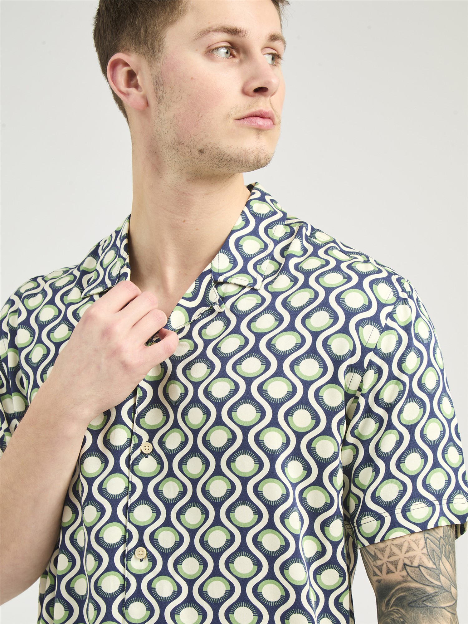 Short Sleeve Retro Geo Print Shirt