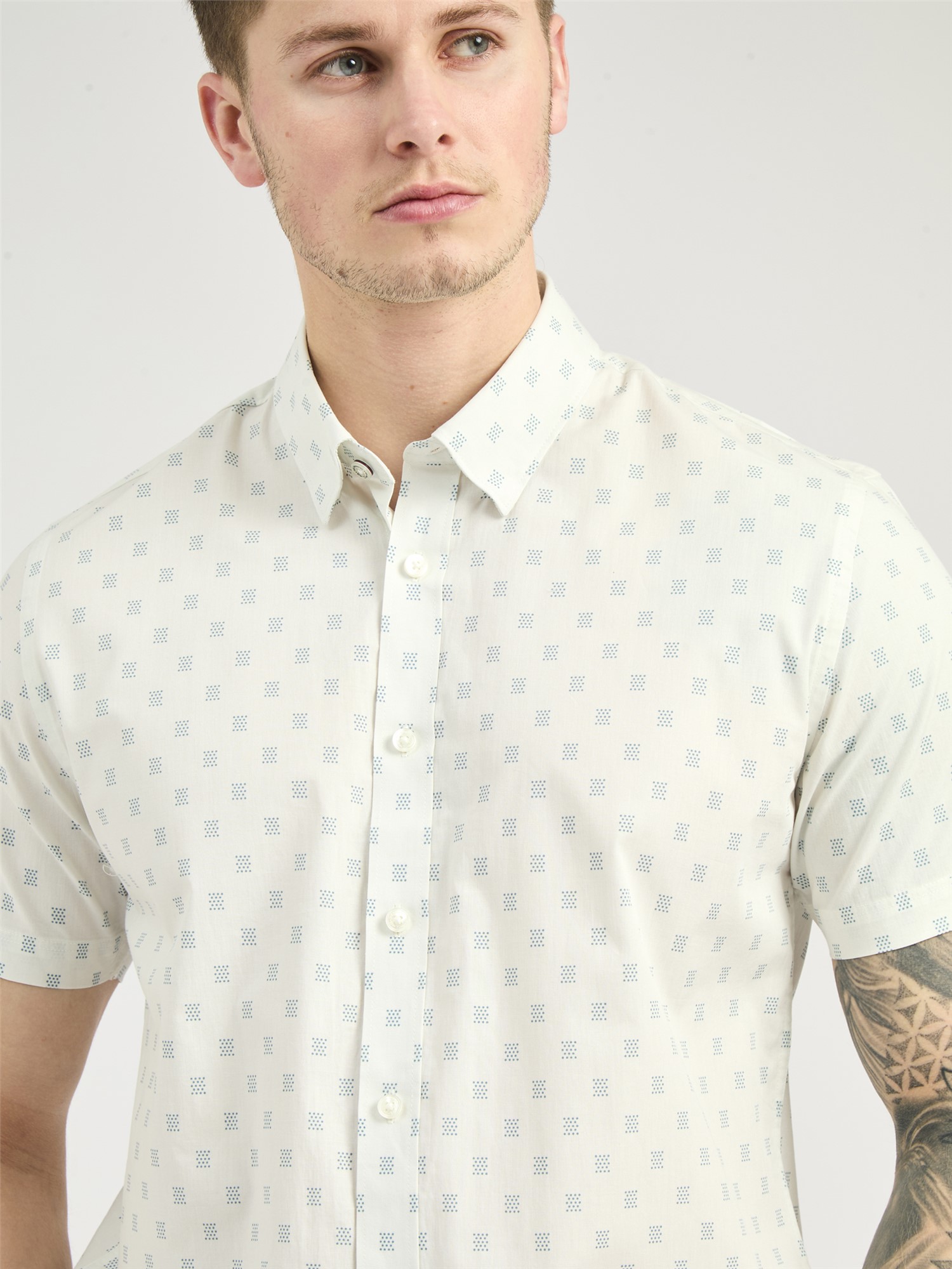 Short Sleeve Stipple Geo Print Shirt